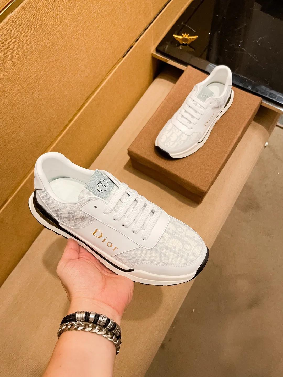 Men's shoes 💰 420💰【Dior】🔥 High-end men's shoes brand official website 1:1 latest masterpiece: the upper is made of Italian imported first-layer cowhide with a comfortable and breathable lining➕original non-slip and wear-resistant outsole🔥, making walking more convenient and comfortable! An exclusive new model, a stunning work, a beautiful 1:1 replica [color] compared to the official quality! Create a fashionable personality to set off your uniqueness! A must-have for trendy men! Classic🔥Size: 38-44 Color: 🔥Multiple colors available🔥